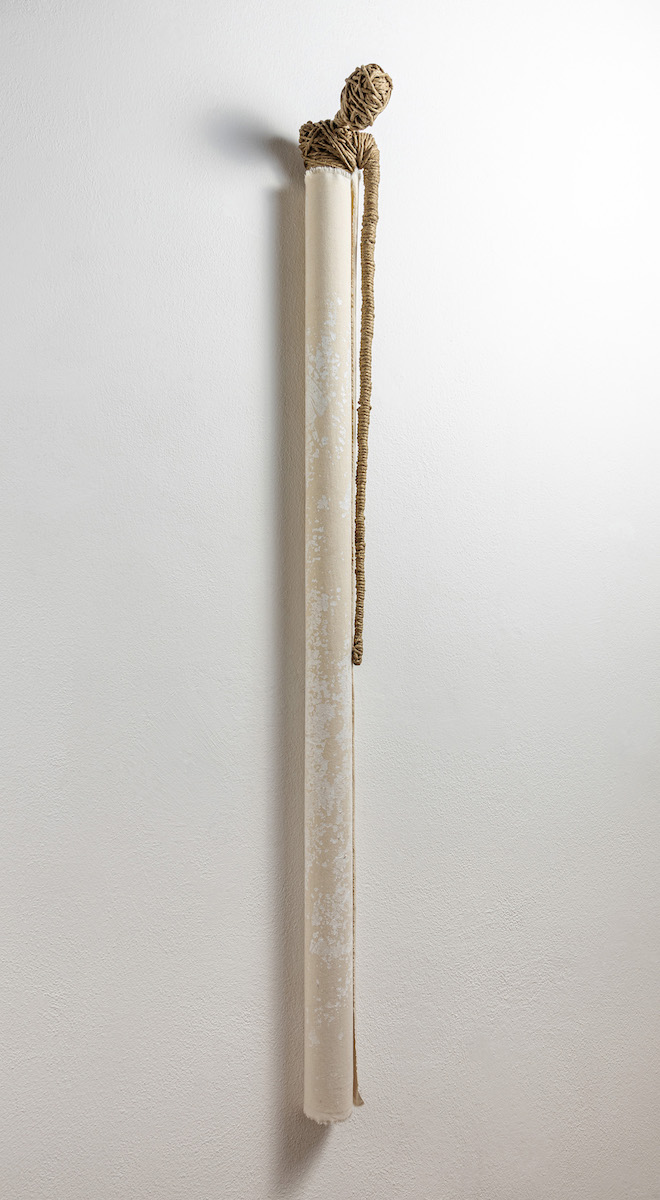 corda annodata e acrilico su tela, cm 140x11x16 [PA22]
