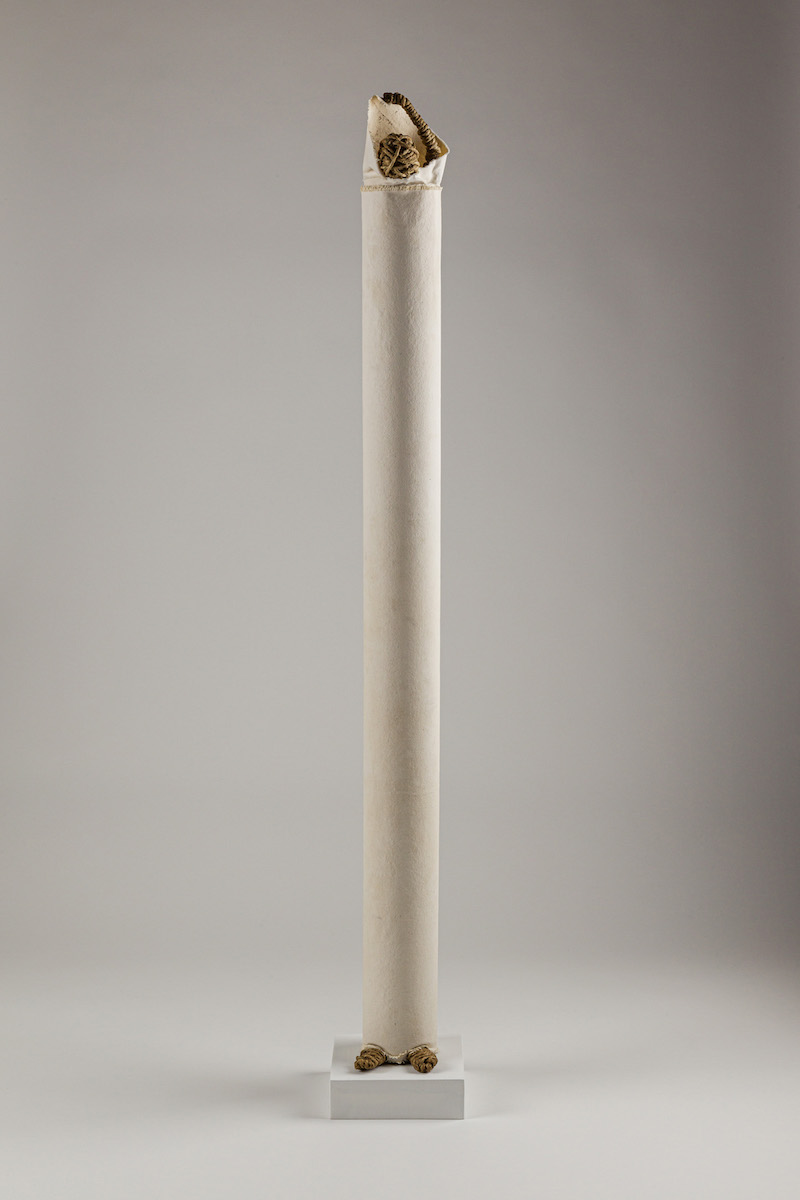 corda annodata, acrilico su tela e legno, cm 125x17x17 [PA24]